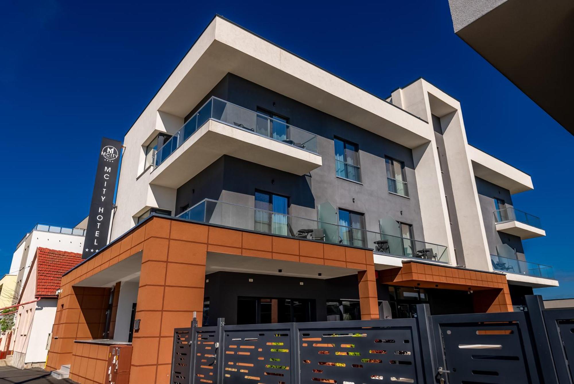 M City Aparthotel Арад Экстерьер фото