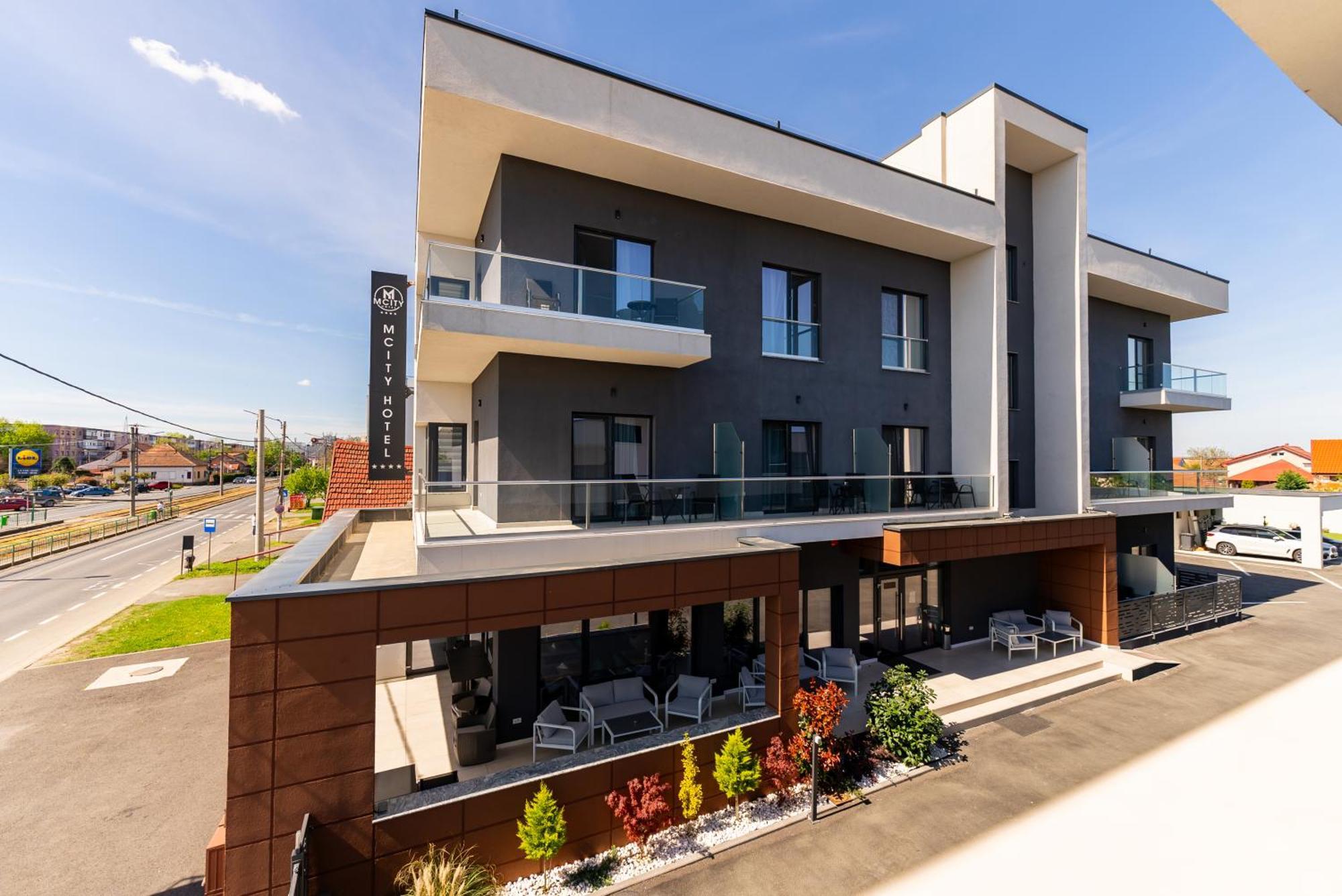 M City Aparthotel Арад Экстерьер фото