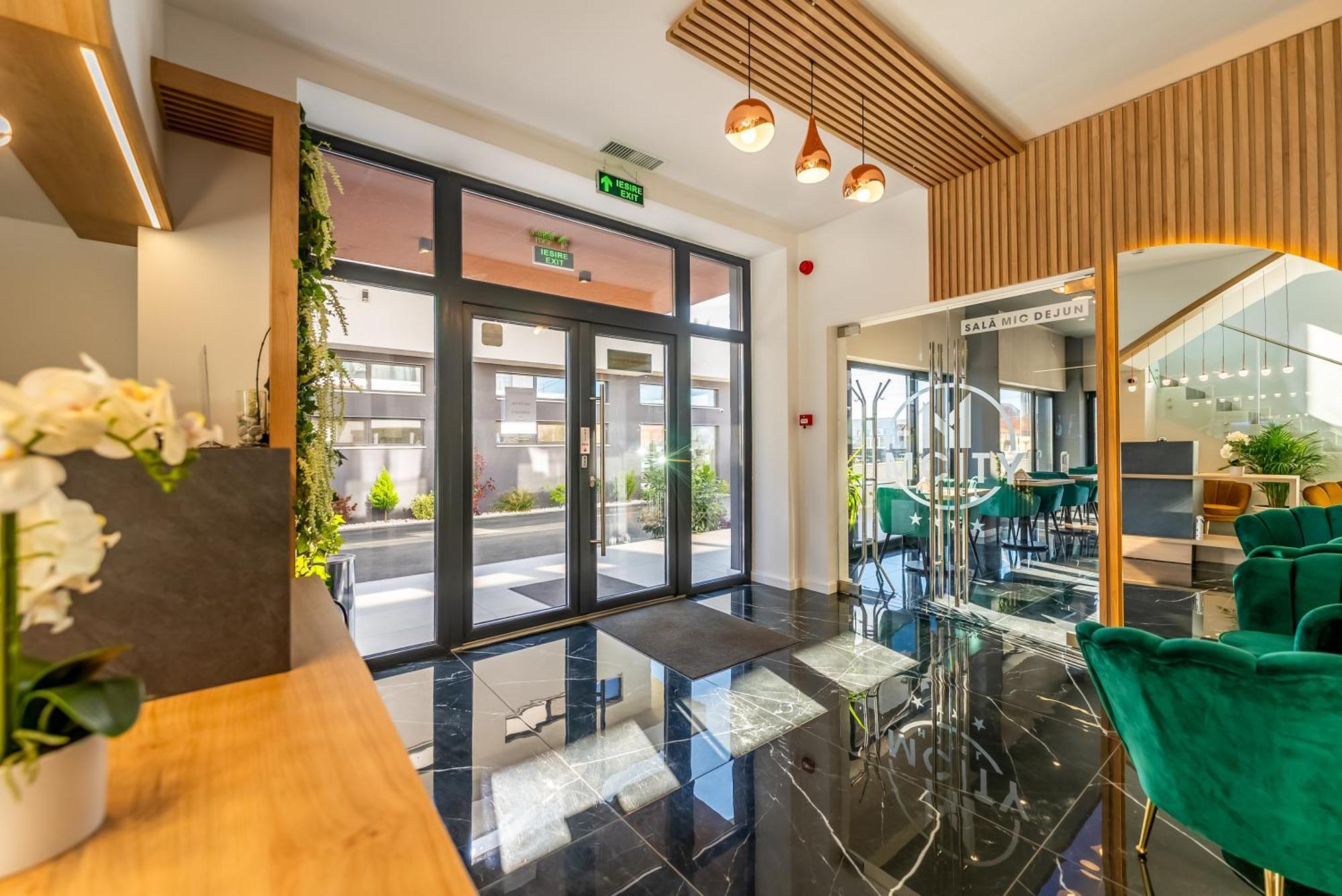 M City Aparthotel Арад Экстерьер фото