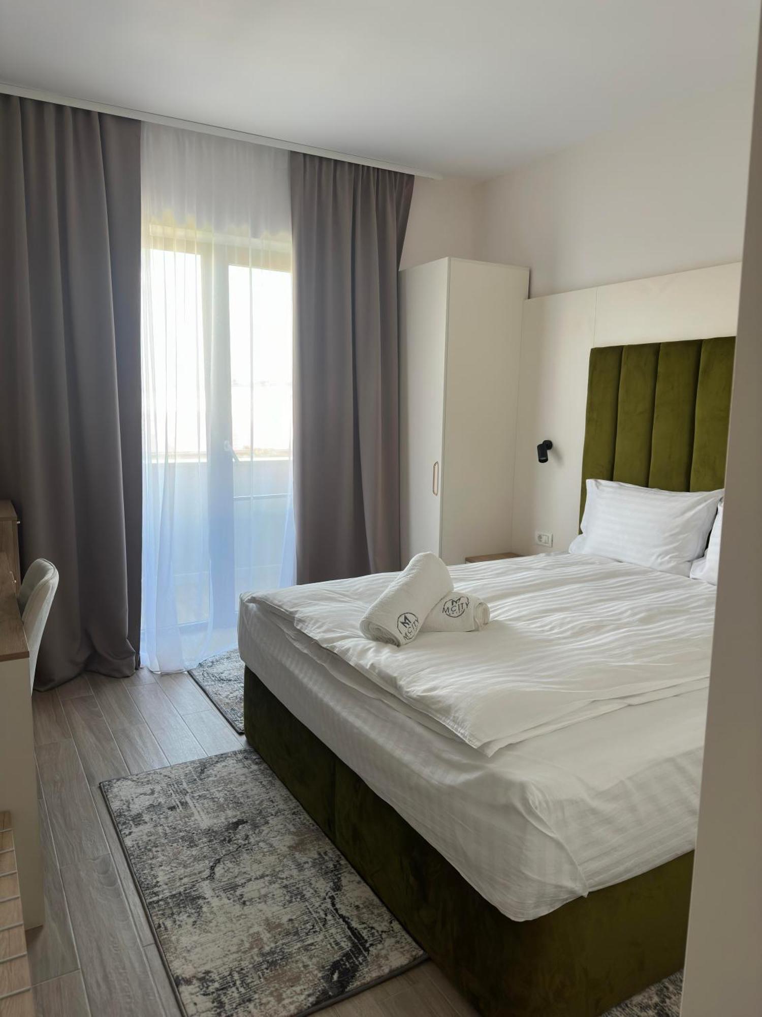 M City Aparthotel Арад Экстерьер фото